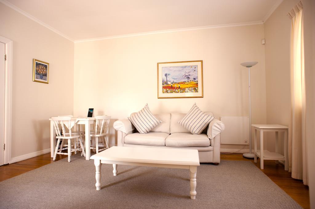 Squirrels Way Cottages Cape Town Room photo
